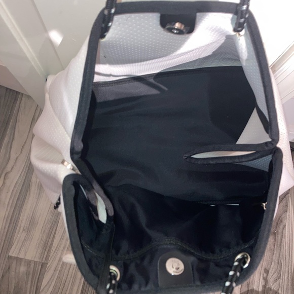 NWOT Neoprene Bowling style bag. - Picture 4 of 4